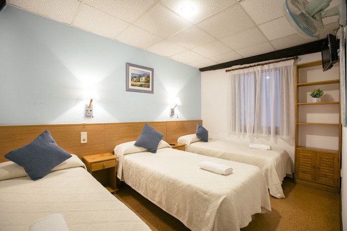 Book a triple room next to the port and in Donostia-San Sebastían's old town