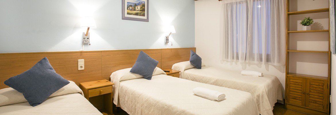 Book triple rooms in Donostia-San Sebastían's old town